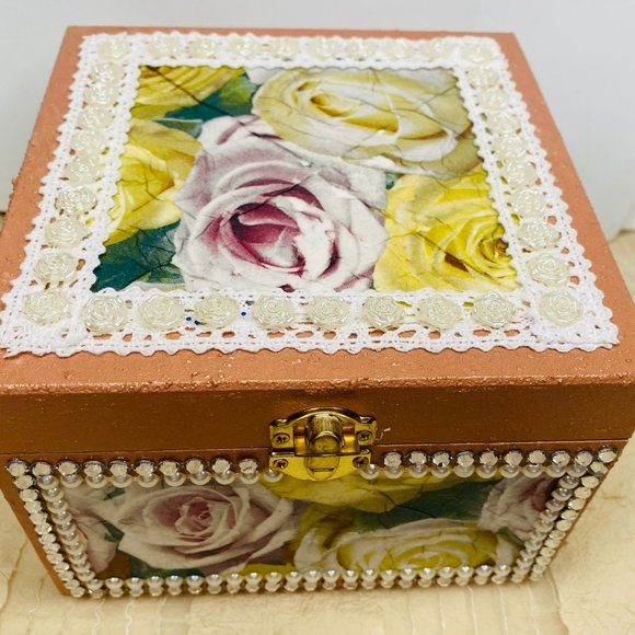 Decoupage multipurpose decorative wooden box - Picture 3 of 7